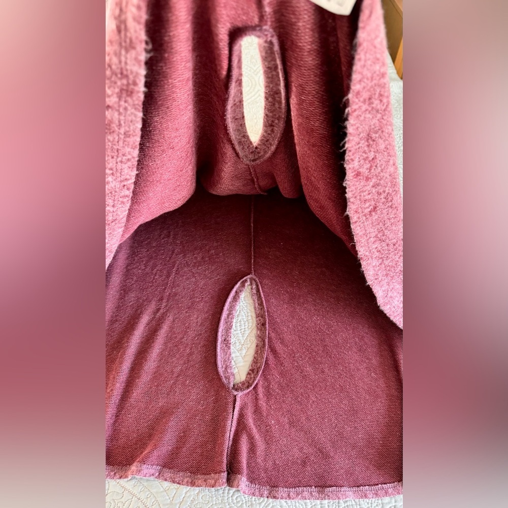 Elegant Mauve Women's Poncho - Picture 5 of 9